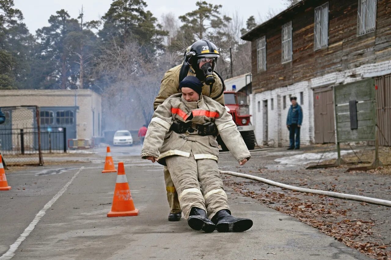 Вышедший рано утром отряд прошел. Пожарная часть 74 Уйское Челябинской области. 74 Пожарная часть. Пожарная часть в Уйском. МЧС пожарная часть 74.