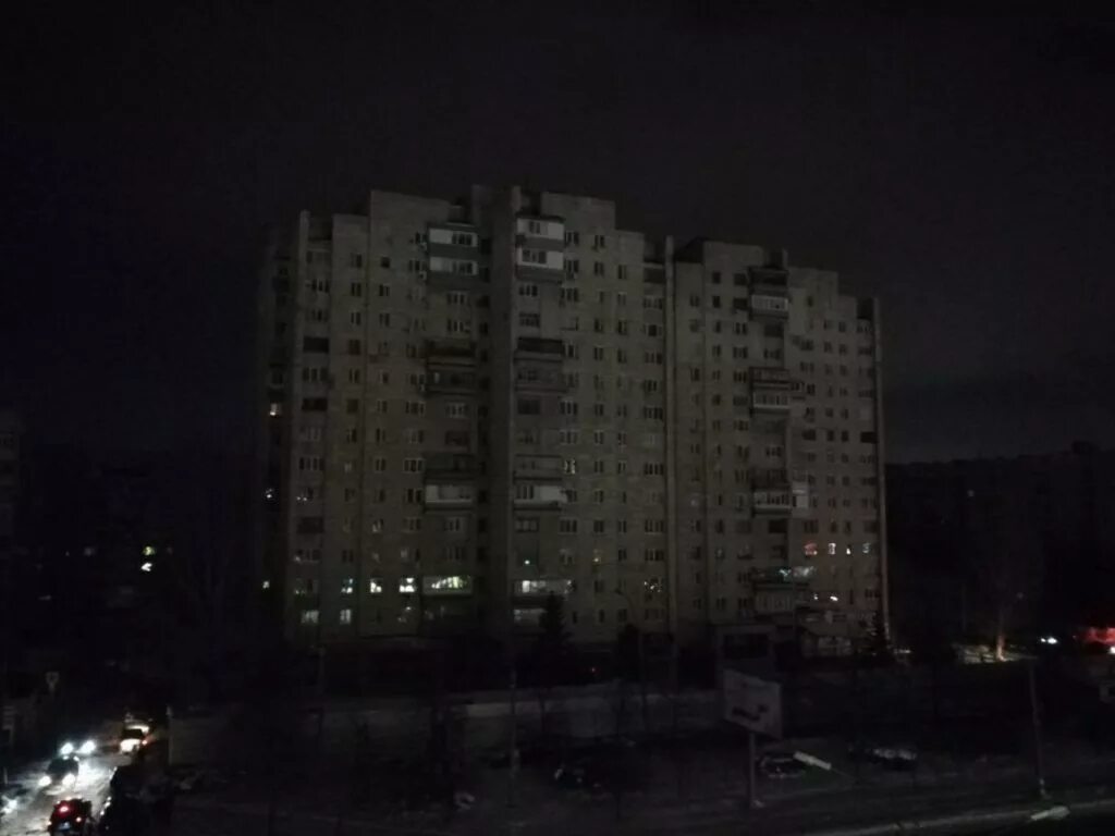 Дом без света. Многоэтажка без света. Многоэтажки без света ночью. Район без света.