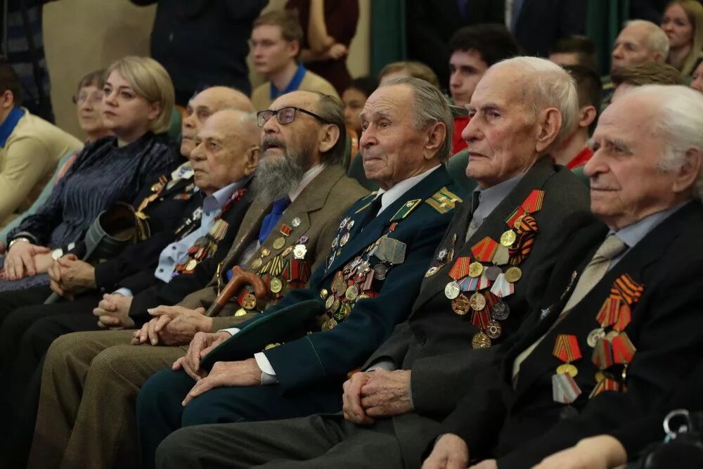 День победы ветераны. Ветеранская санкт. Ветераны липецкой области фото. День победы парад. День победы ветераны улыбаются.