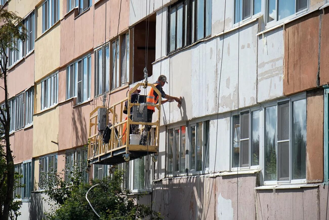 Капитальный ремонт дома многоквартирного санкт петербург. Капремонт фасада. Капремонт панельных домов. Фасад панельного дома. Капремонт фасадов многоквартирных домов.