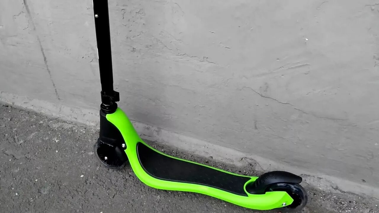 Электросамокат с подсветкой. Самокат scooter двухколесный розовый. Globber самокат двухколесный светящийся. Трюковой самокат razor. Самокат explore groove super.