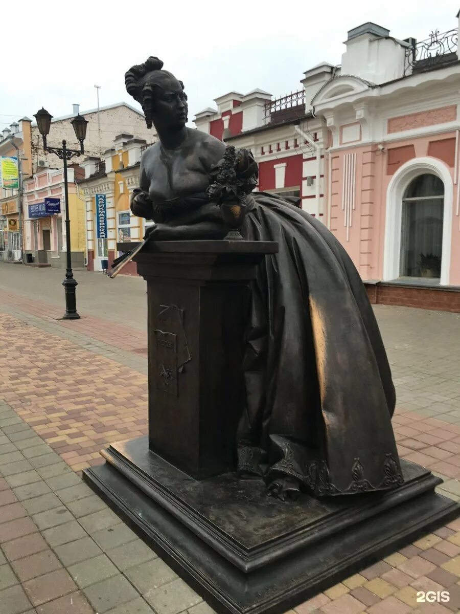 Памятник тамбовской казначейше. Памятник казначейше в тамбове. Тамбовская казначейша тамбов. Тамбовская казначейша памятник. Тамбовская казначейша памятник в тамбове фото.