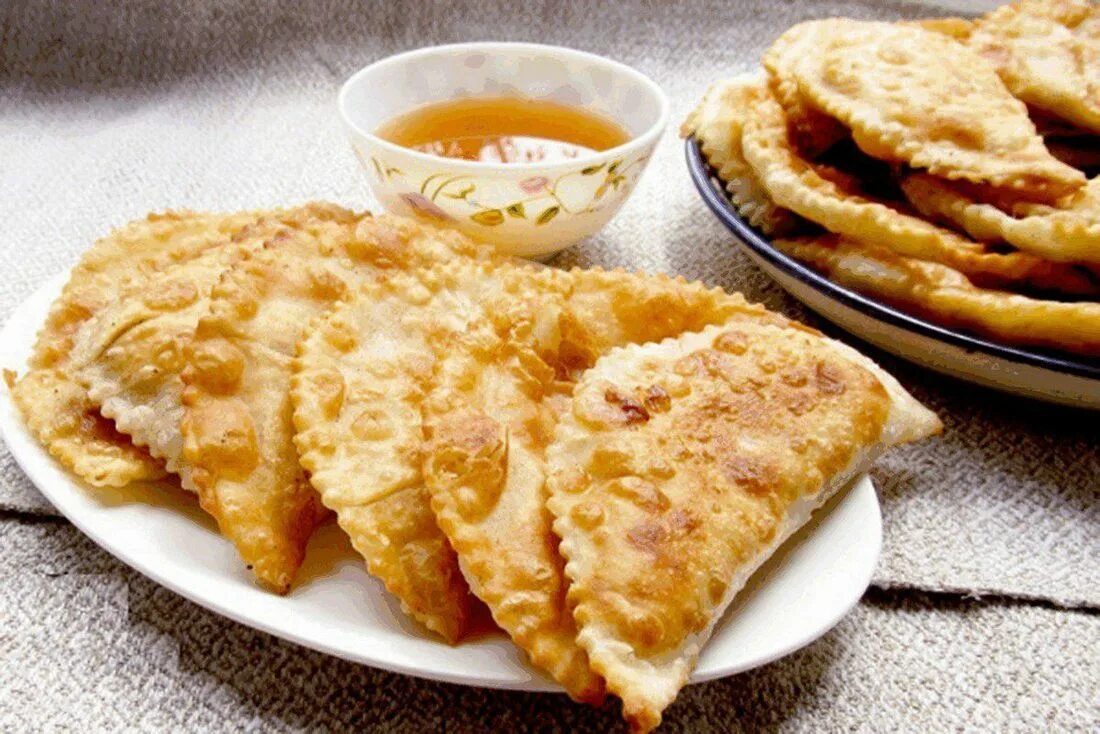 Рецепт вкусных хрустящих чебуреков с мясом