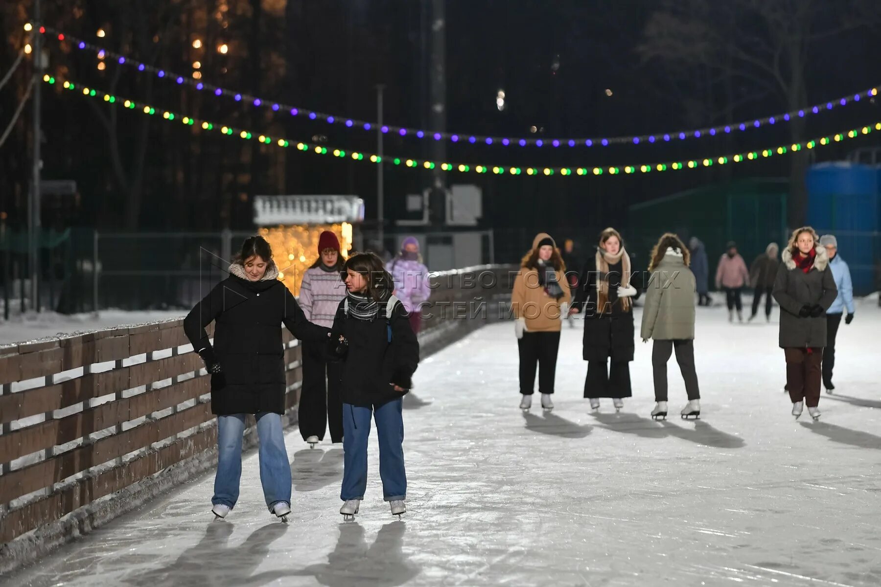 Каток Южный полюс в Лужниках. Ледовый каток Южный полис Лужники. Открытый каток. Открытый каток Лужники. Каток лужники работает