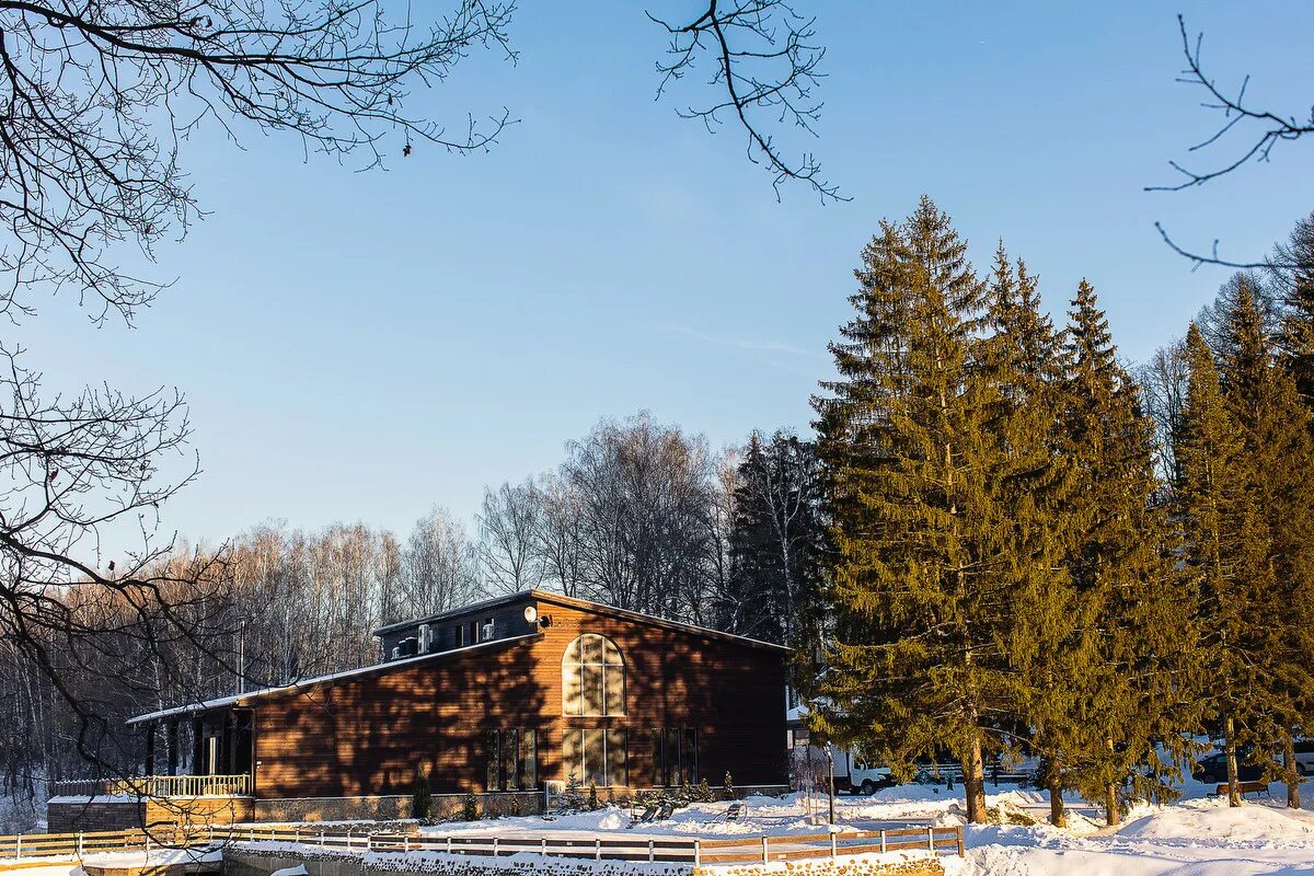 Загородные отели тульской. Just Wood Тульская область. Justwood загородный отель. Отель Джаст Вуд Тула. Парк отель Justwood Тула.