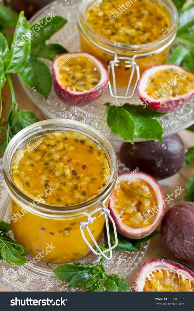 Как есть маракуйю правильно. Маракуйя. Кислые ленточки с маракуйи. Тайские фрукты маракуйя. Маракуйя что приготовить.