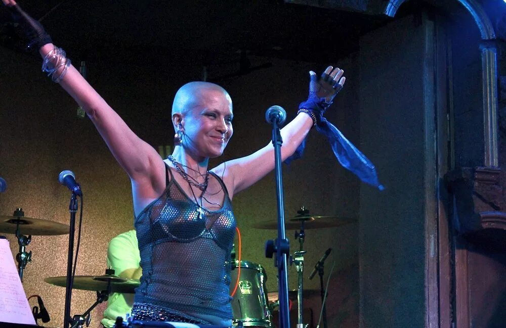 Группа тотал. Тотал певица. Тотал певица. Тотал неважно. Тотал группа.