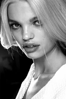 Daphne Groeneveld ♥ Daphne Groeneveld, Dior Addict, Vogue Paris, Catwalk, V...