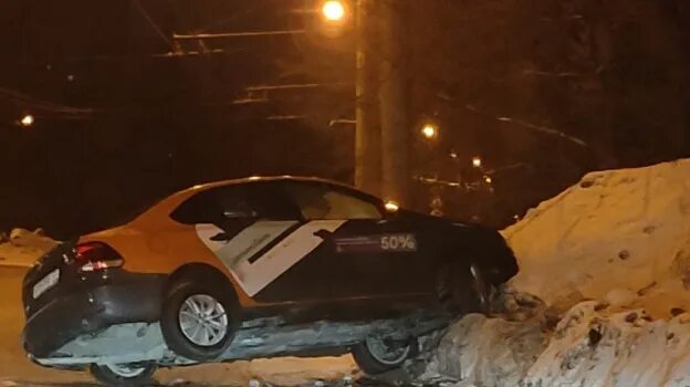 Машины каршеринга. Автомобиль после дтп. Авария каршеринга в москве. Авария каршеринга в москве. Литвин авария с каршерингом.