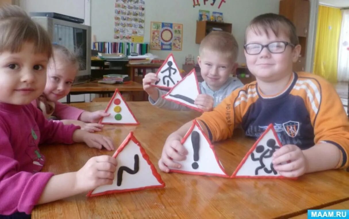 Аппликация по пдд в старшей группе детского сада. Аппликация поезд старшая группа. Рисование почтальон старшая группа. Нод ст гр. Нод ст гр.