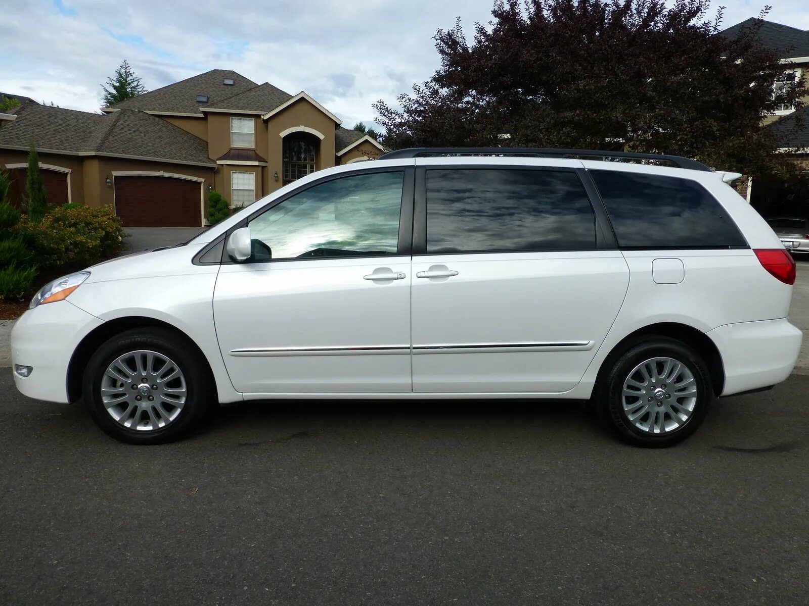 Купить тойота сена. Toyota Sienna 2008. Тойота Сиенна 2008 Лимитед. Тойота Сиенна 2009 Limited. Тойота Сиенна XLE 2008.