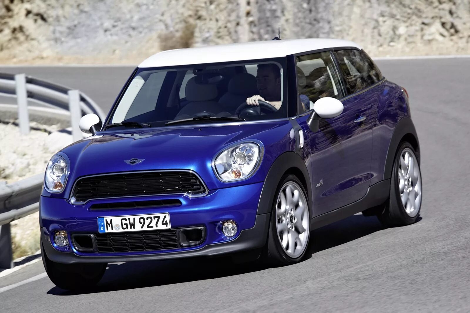 Есть ли мини. Mini Cooper s all4 2013. Mini Countryman 3 двери. Mini Купер модель кроссовер. Mini Cooper s all4 3 двери.