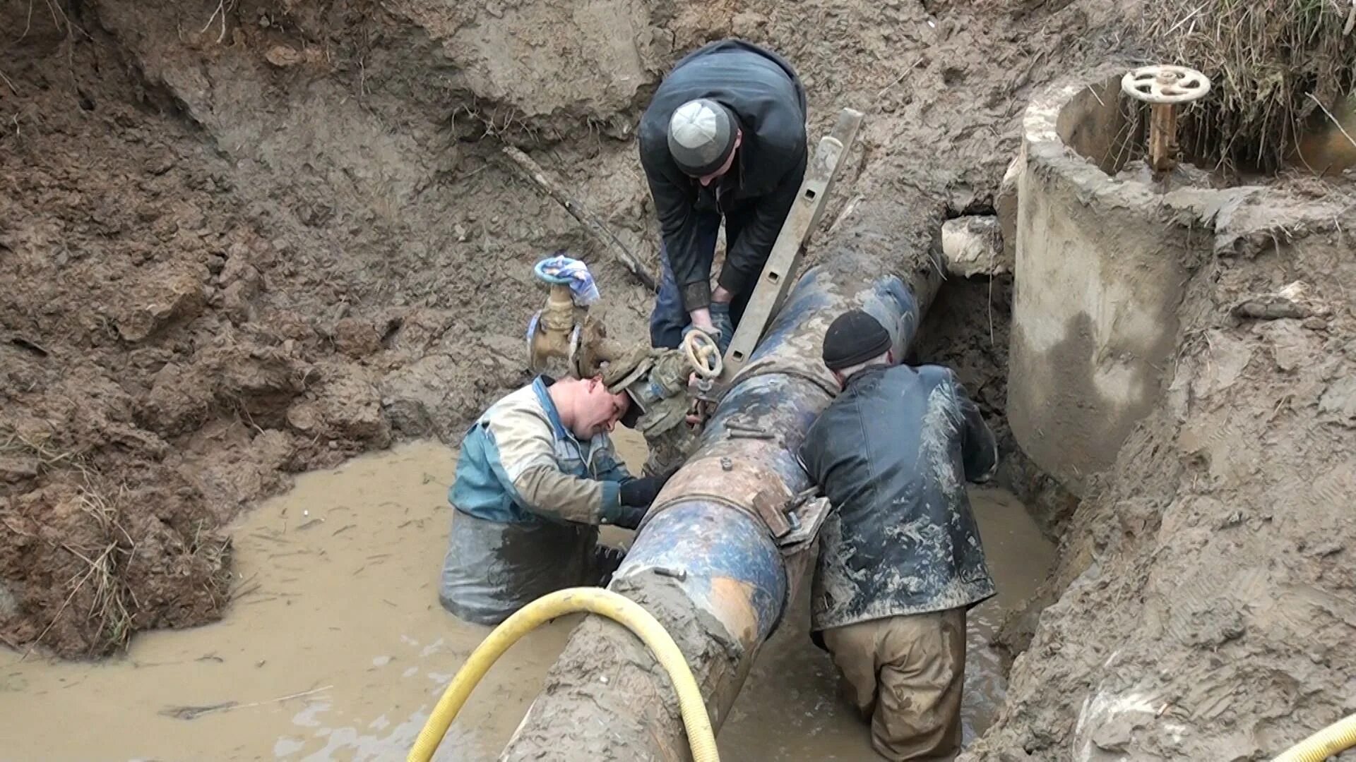 Реконструкция водопровода. Порыв водопровода. Авария на водопроводе. Трубопроводы водоснабжения. Водоканал ремонтное