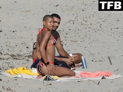 Willow Smith Makes a New Friend While Tanning Solo in Malibu (40 Photos) .