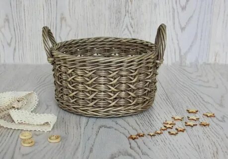 Маленькая корзинка из бумажной лозы