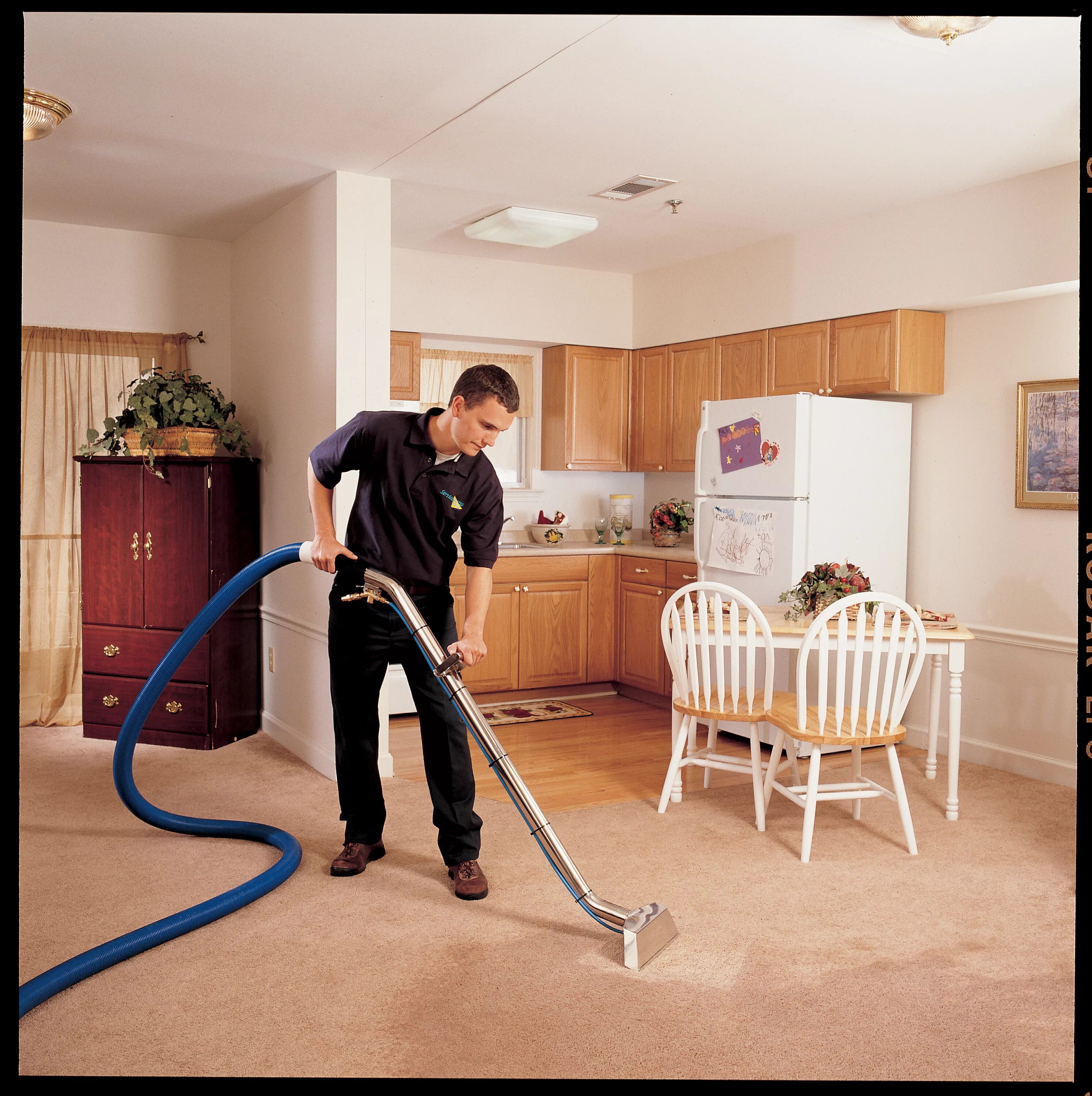 Чисто дома. Residential House Cleaning. Табуретка для уборки квартиры. Residential House Cleaning services.