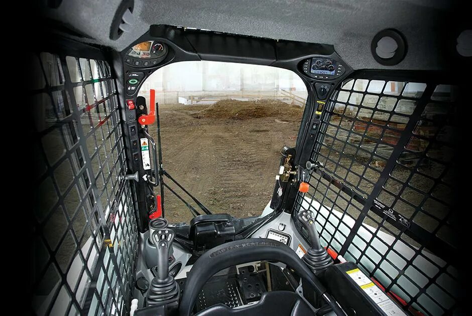 Управление bobcat. Мини-погрузчик Bobcat s450. Bobcat s175 кабина. Bobcat s130 кабина. Погрузчик Bobcat t770 управление кабина.