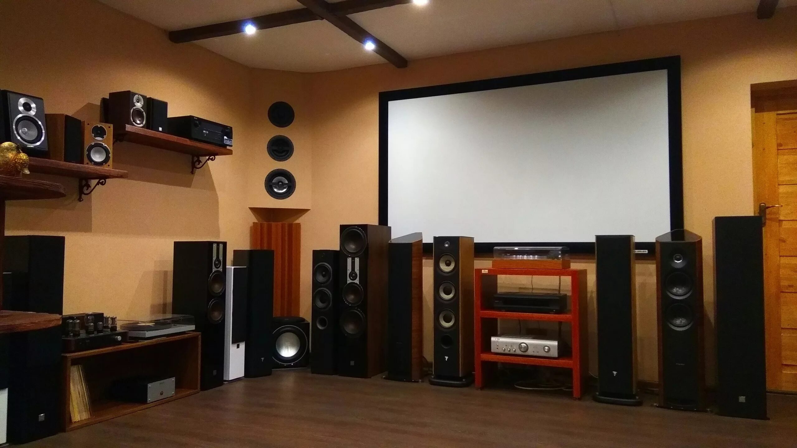 Хай фай караоке. Klipsch Hi end акустика. Hi-Fi салон. Хай фай Хай энд своими руками. Красивые интерьеры с Hi- Fi аудиосистемой.