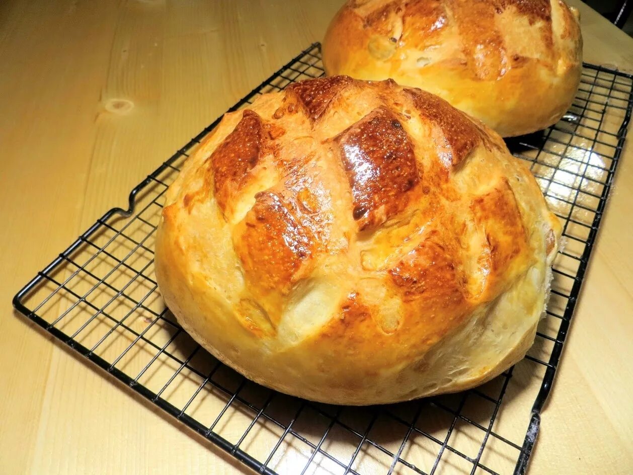 Простой хлеб дома в духовке. Домашний хлеб в духовкк. Домашний хлеб в духовке. Вкусный домашний хлеб в духовке. Пышный хлеб в духовке.
