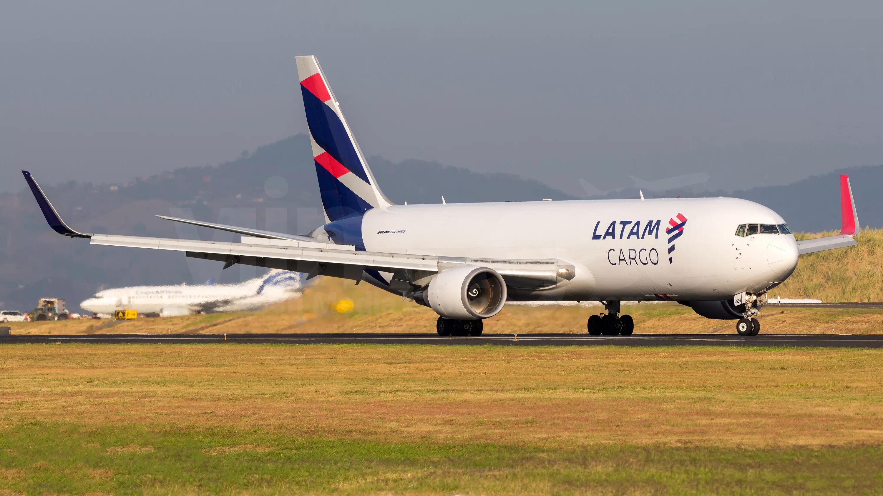 Boeing 76. Boeing b767-300. Boeing b767-300. Boeing 767 грузовой. Boeing 767-300er all nippon airways.