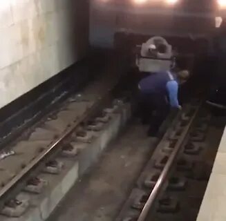 Если при падении на рельсы метро вы