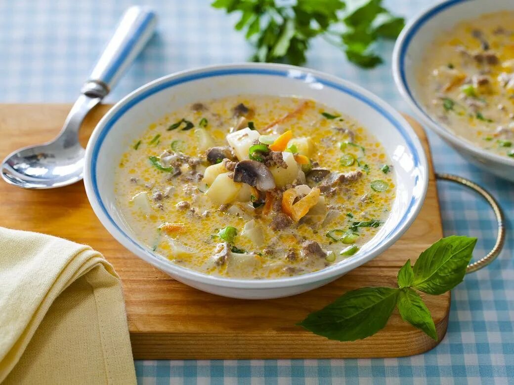 Грибной суп наваристый. Грибной сливочный суп. Суп с шампиньонами. Сливочный суп с грибами. Суп с грибами рисом и картошкой