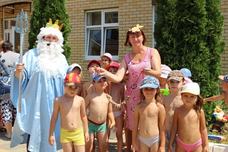 Праздник нептуна в коктебеле 2020. Праздник нептуна дети коктебель нуди. Праздник нептуна коктебель семья. Праздник нептуна в коктебеле. Нептун праздник нептуна коктебель.