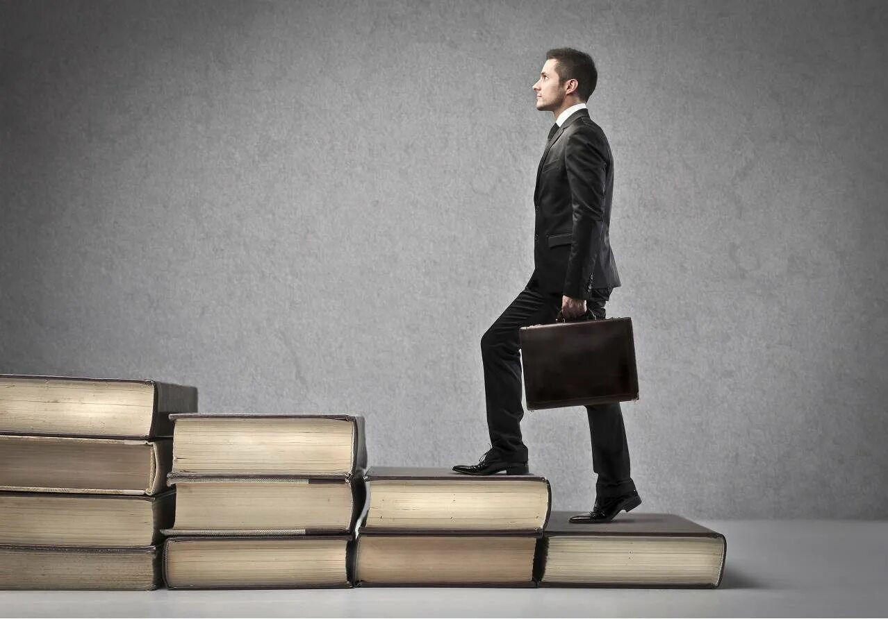 Счастье это не станция назначения а способ путешествия. Бернард шоу главный урок истории. Занятой бизнесмен. Человек который знает свое дело. Клевета цитаты.