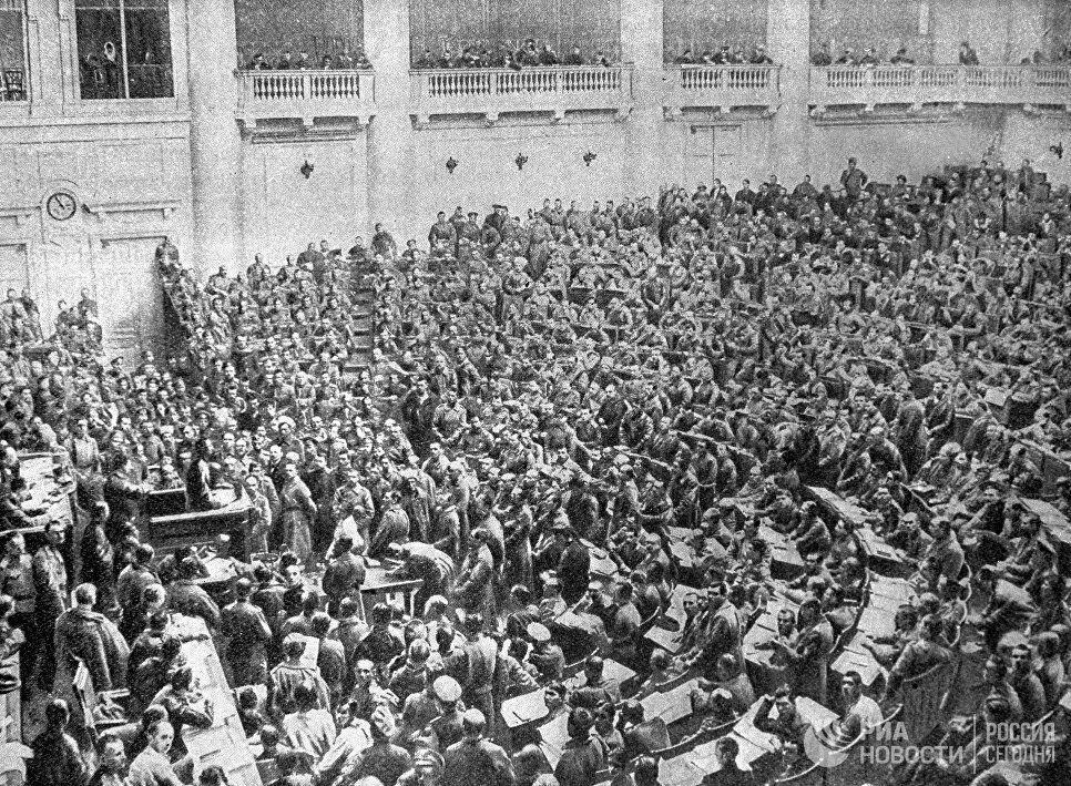 Накануне революции 1917 года. Петроградский совет в 1917 году. петроградский совет рабочих и солдатских депутатов в 1917. петросовет 1917 февральская революция. февральская революция 1917 петроградский совет.