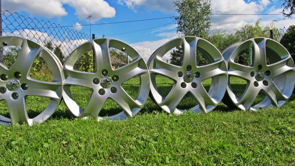 Штатные диски пежо 206. Пежо 206 на дисках. Диски пежо 406 r15. Заводской диск пежо 406. 306 peugeot диски.