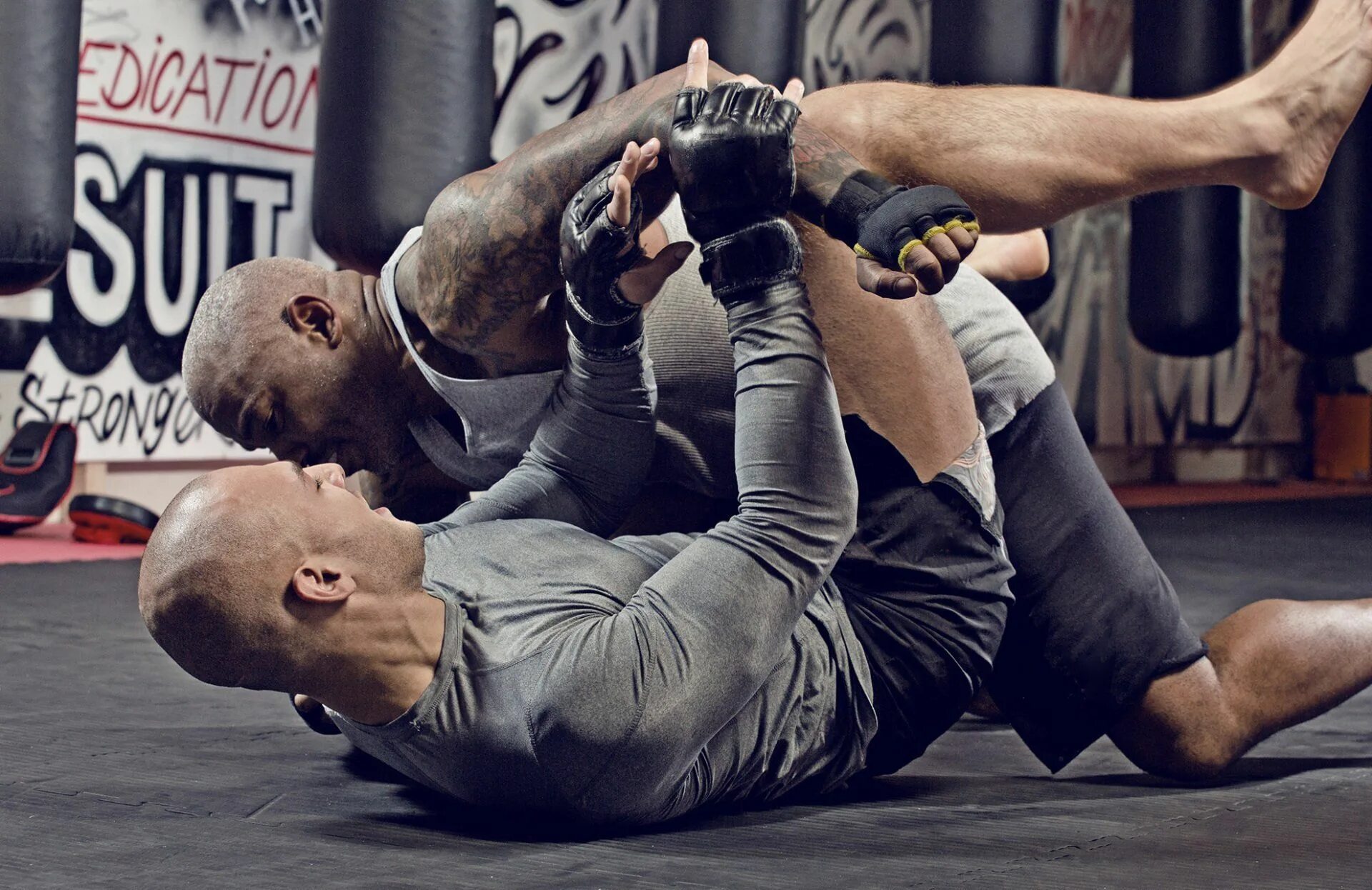 тренировка бойцов. профессиональные единоборства. спортивные единоборства бокс. профессиональные единоборства. ги грэпплинг ги.