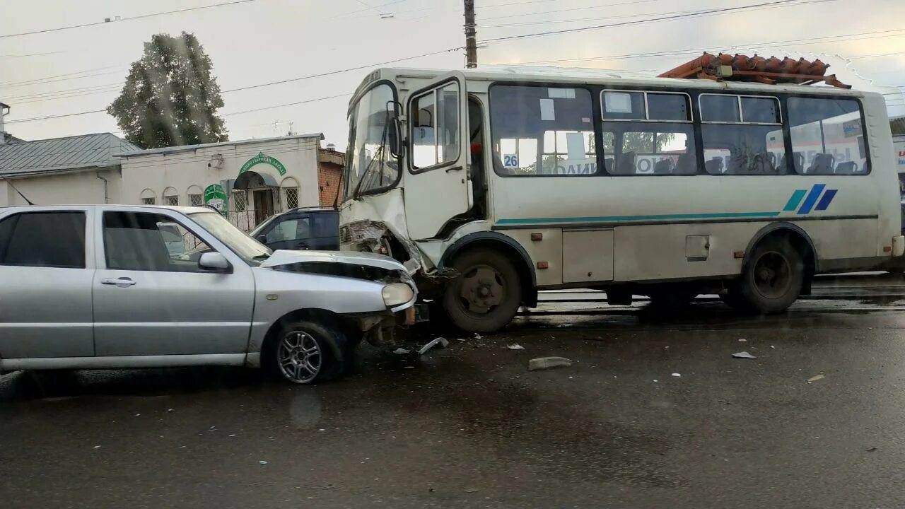 Хомутово орел автобус. Болхов орёл автобус. новости орел на автовокзале. автобус в орле на базе.