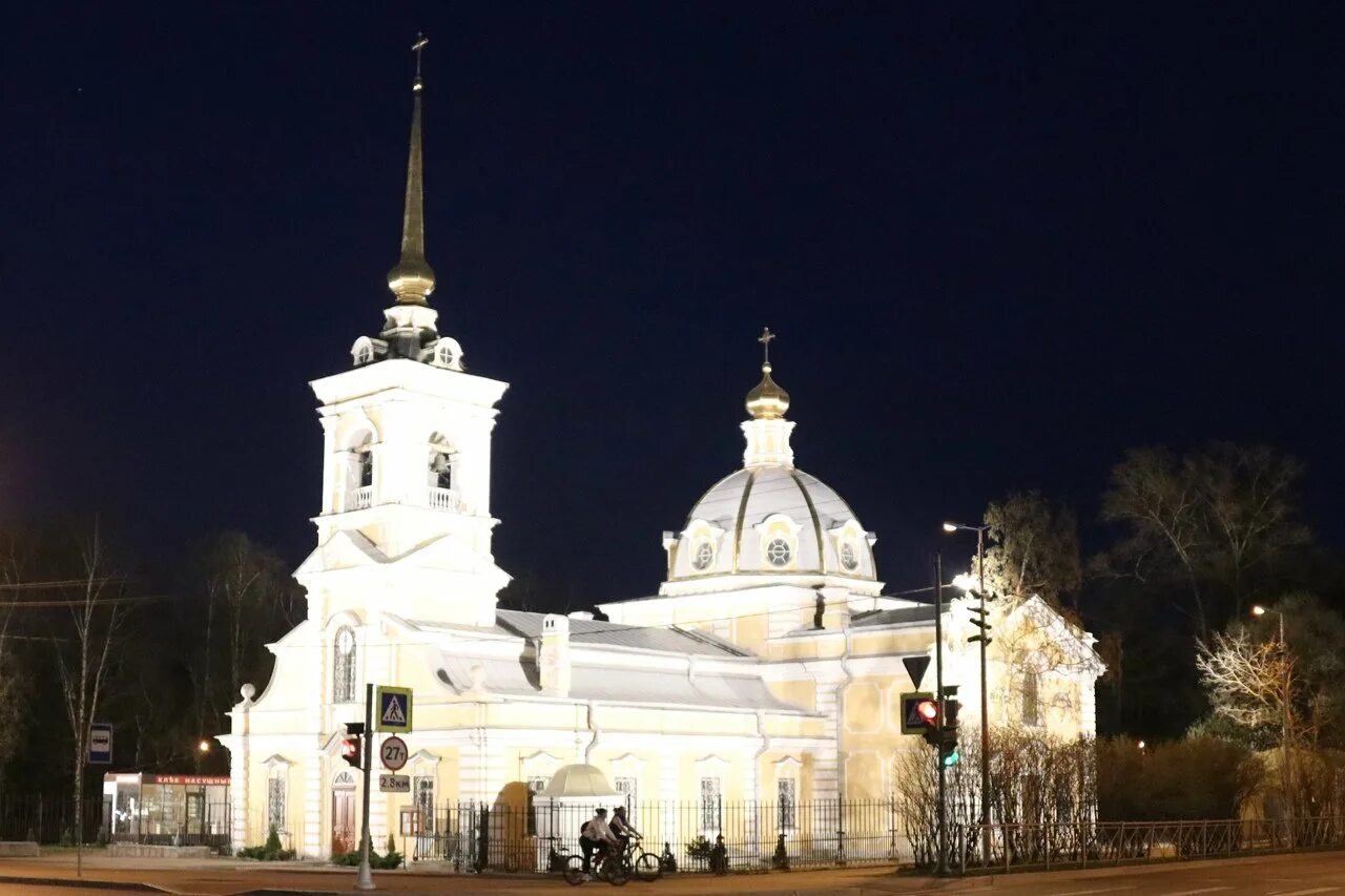 Троицкая Церковь (красное село). Церковь в Красном селе СПБ. Церковь в Красном селе на площади. Достопримечательности красного села. Красное зело