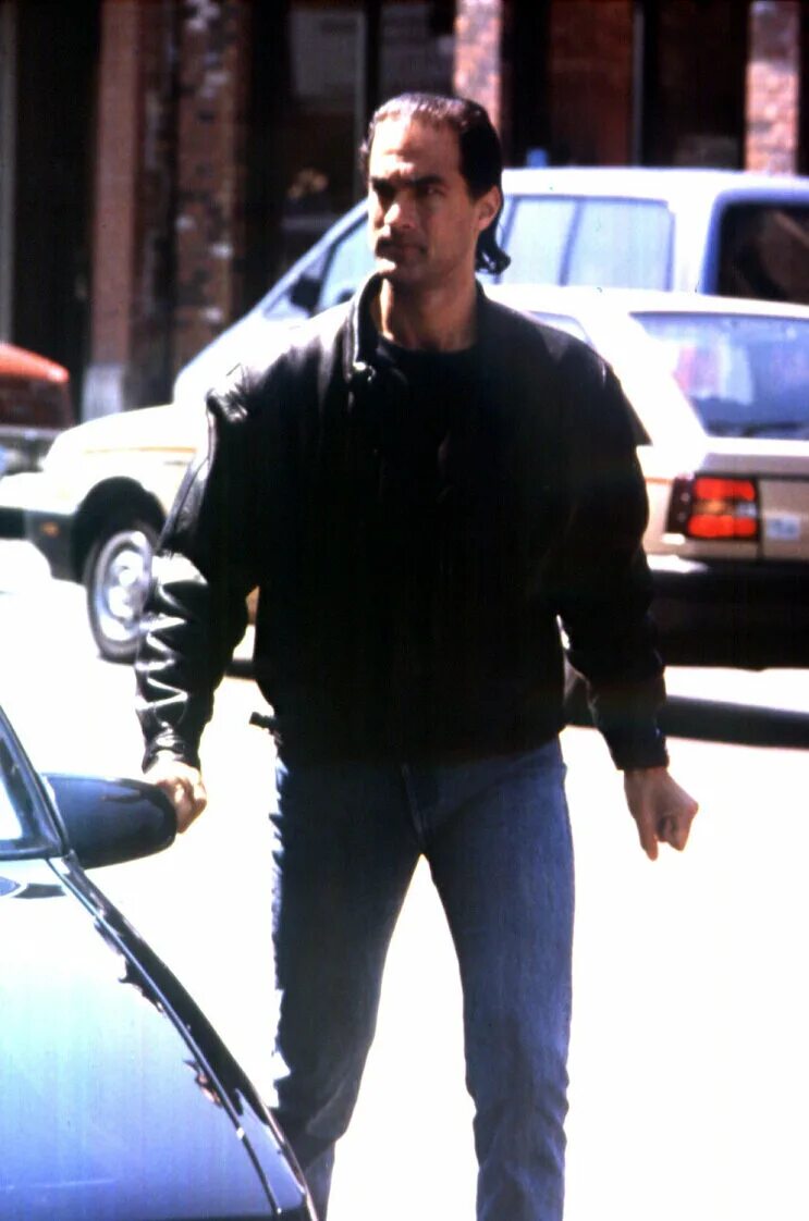 Стивен сигал 1988. Сигал над законом. Стивен сигал нико. Над законом фильм 1988. Стивен сигал 1988.