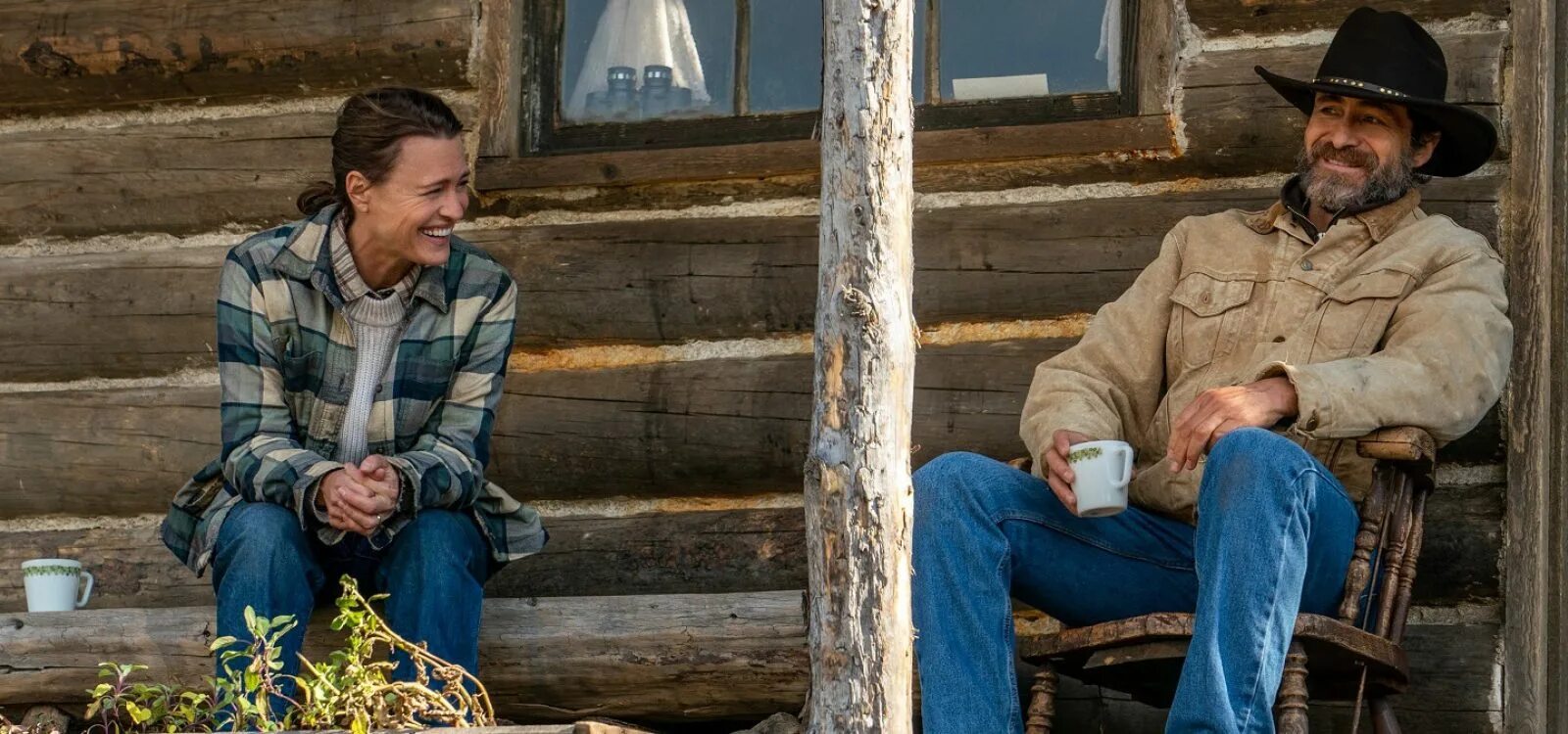 Чужая земля фильм 2021. Фильм земля 2021 робин райт. Чужая земля фильм. Фильм чужая земля фантастика 2021. Земля 2021 г.