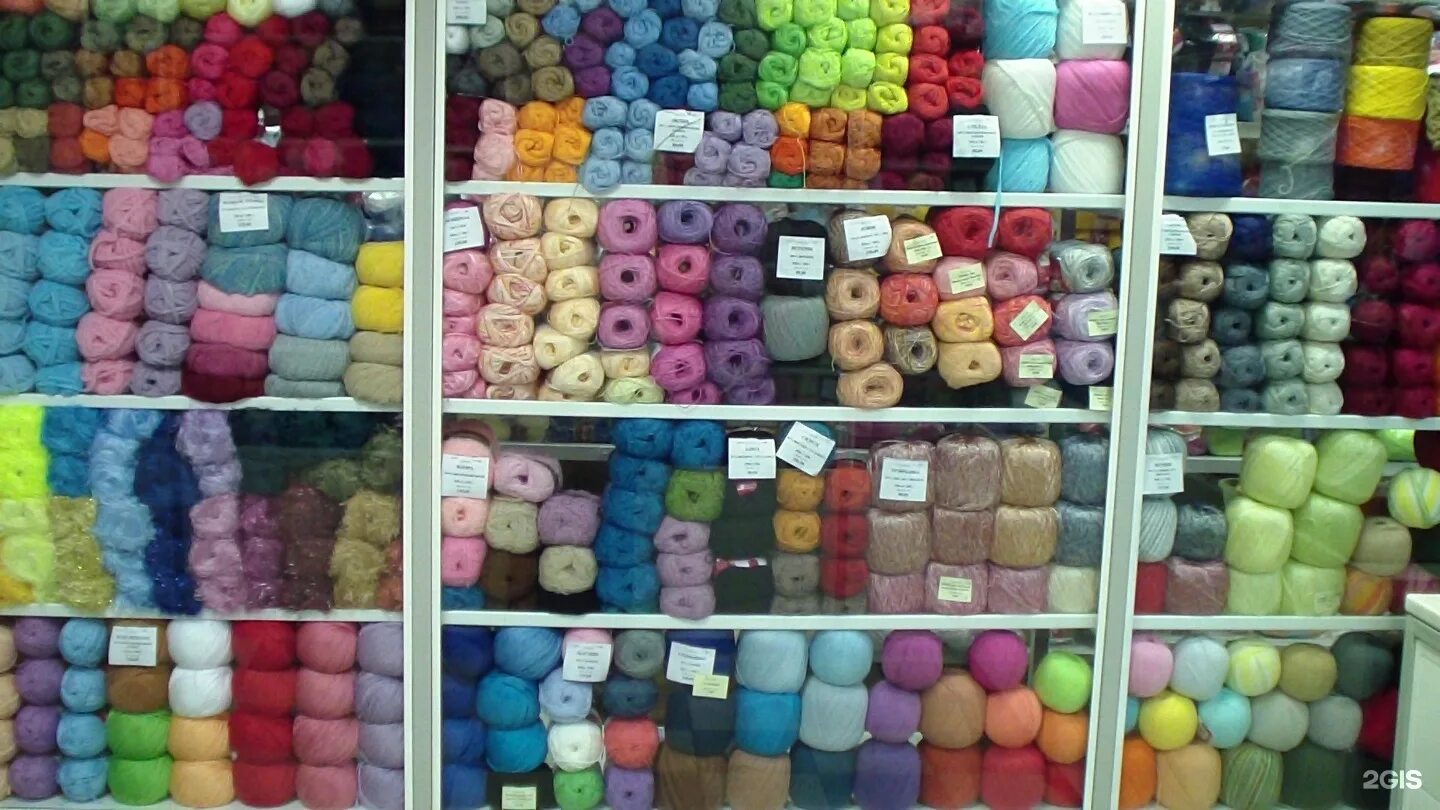 выкладка пряжи. каршеные хб пряжи трикотажные. магазин пряжа розница. леонардо отдел пряжи. магазин пряжи на садоводе.
