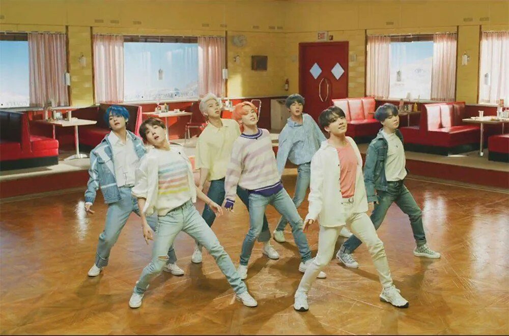 БТС boy with Luv. Холзи и БТС. Halsey BTS. BTS Halsey boy with Luv. Bts бои