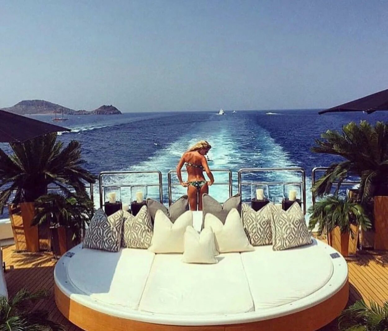 предложение руки и сердца на яхте. жизнь в роскоши.