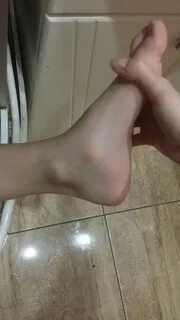 Косточка выступает