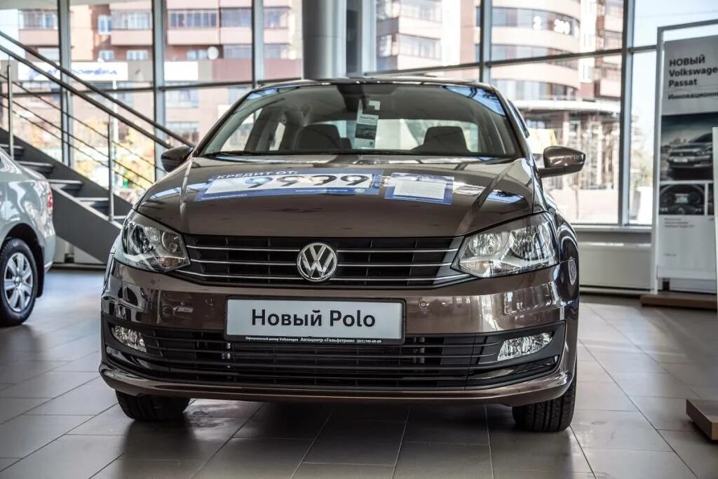 Тест драйв volkswagen. VW Polo sedan 1:18. Volkswagen Polo Калужской сборки. Фольксваген поло 5 Калужской сборки. Фольксваген поло 2021 год на драйве.