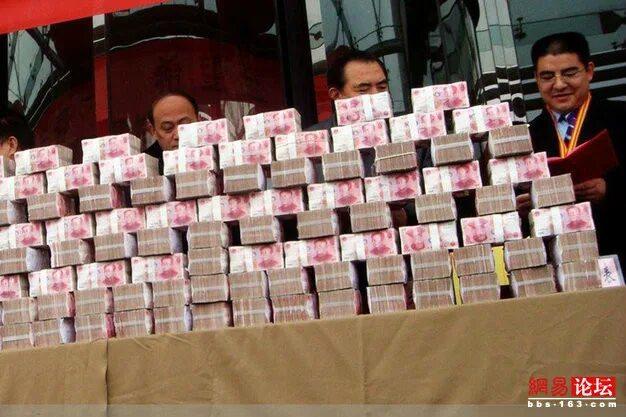 Миллион юаней в рублях 2024. 1000000 Юаней. Много юаней. 1 Млн юаней. Очень много юаней.