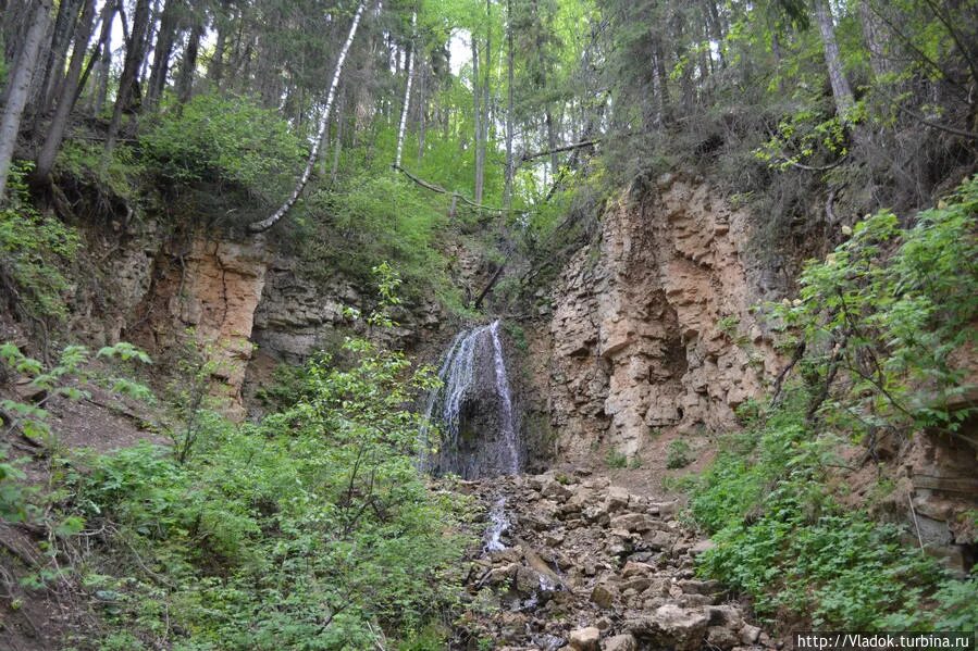 Горы советска. Береснятский водопад Кировской области. Советск скалы Киров. Водопад в Советске Кировской. Киров водопады в Советске.