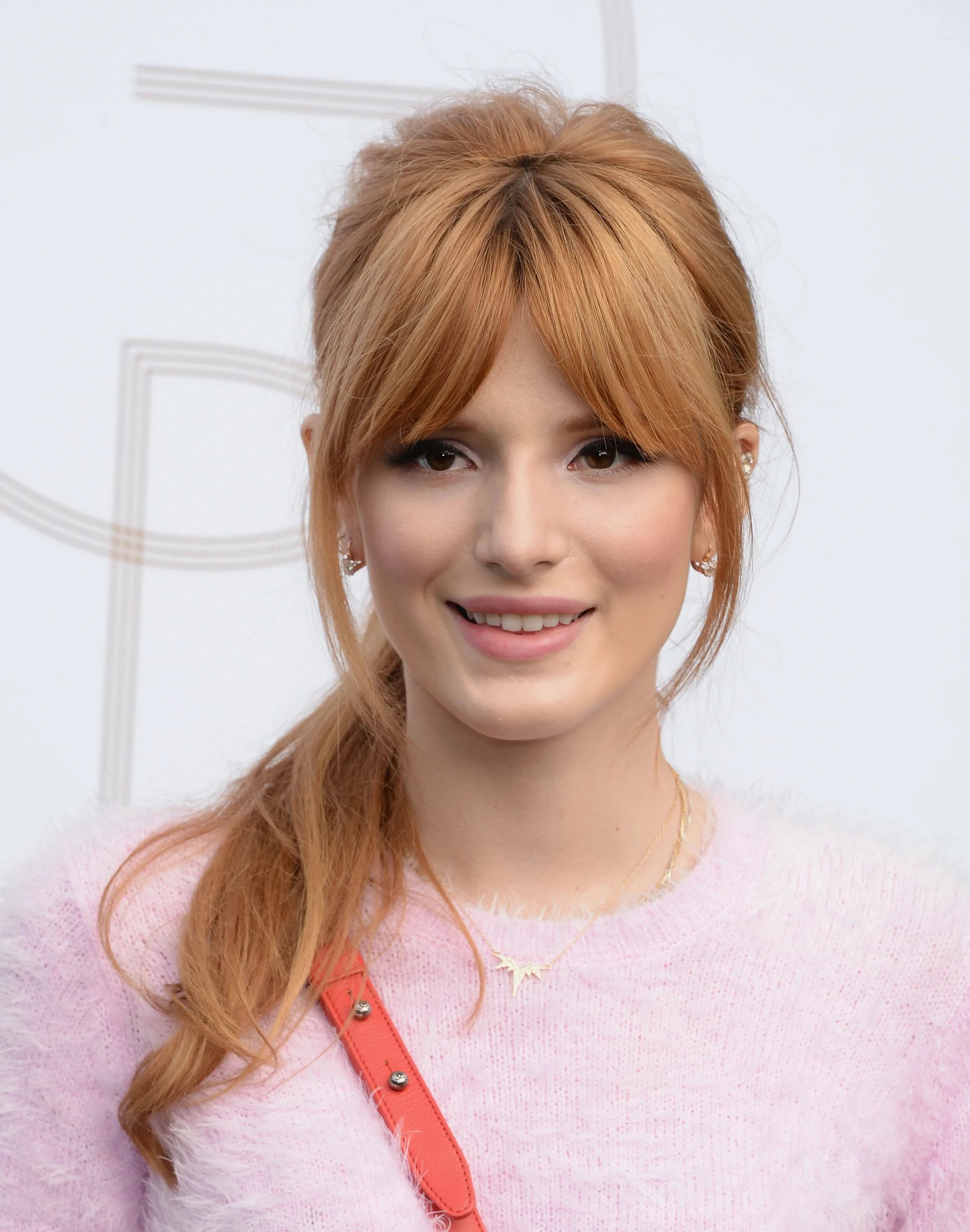 Bella Thorne с челкой. S удлиненная