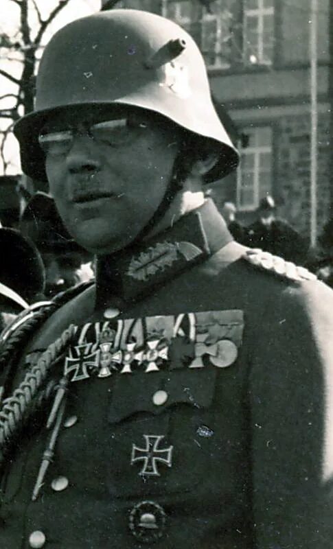 Генерал СС Пауль Хауссер. Пауль Хауссер похороны. Пауль Хауссер немецкий военный деятель.