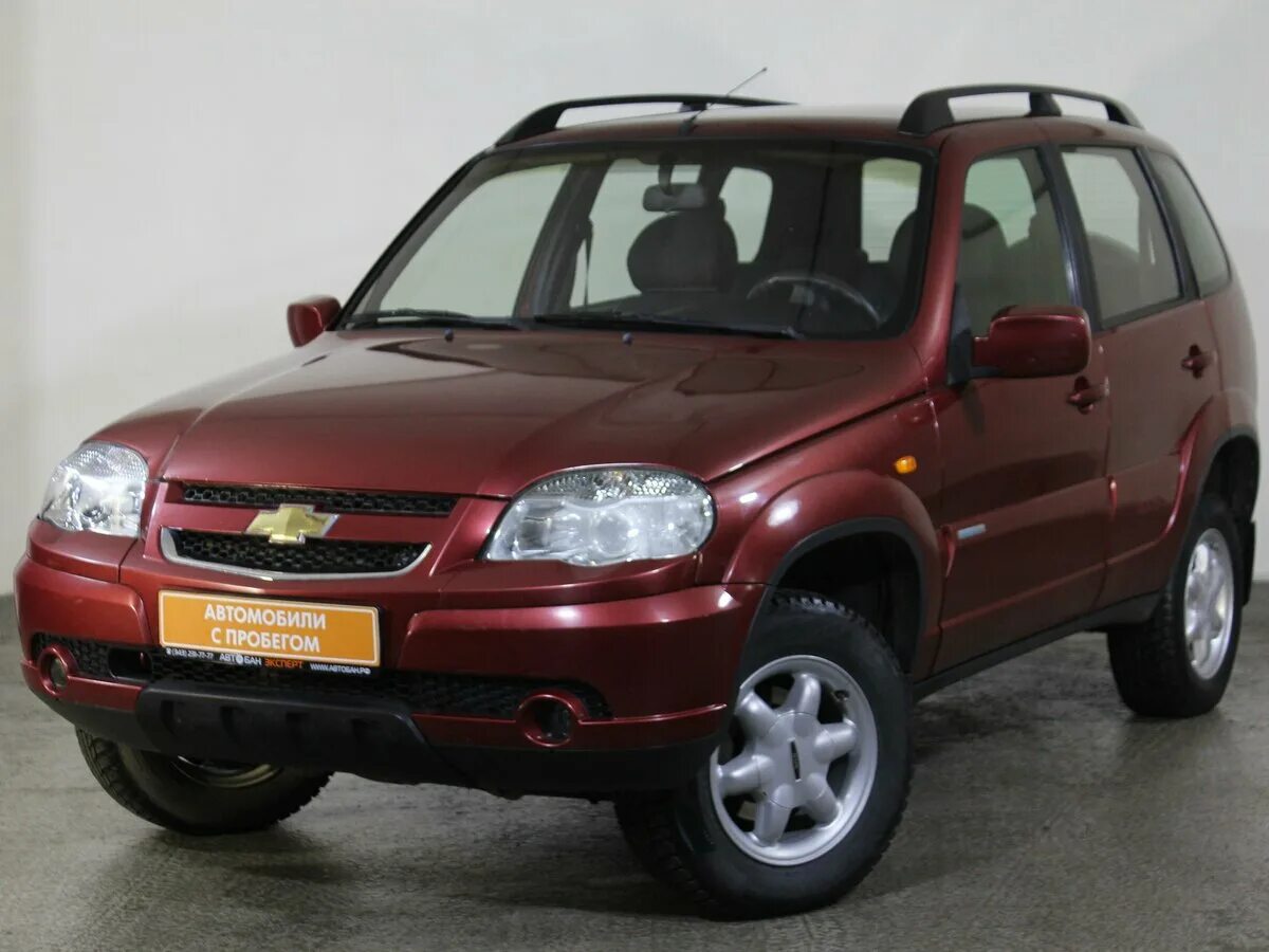 Б у автомобили свердловской области. Chevrolet Niva 1. ВАЗ 2123 Нива Chevrolet. Шевроле Нива 2010 года красная. Нива Шевроле до 2010 года.