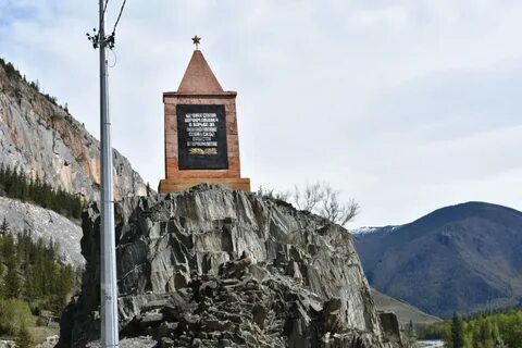 Памятник в горном алтае