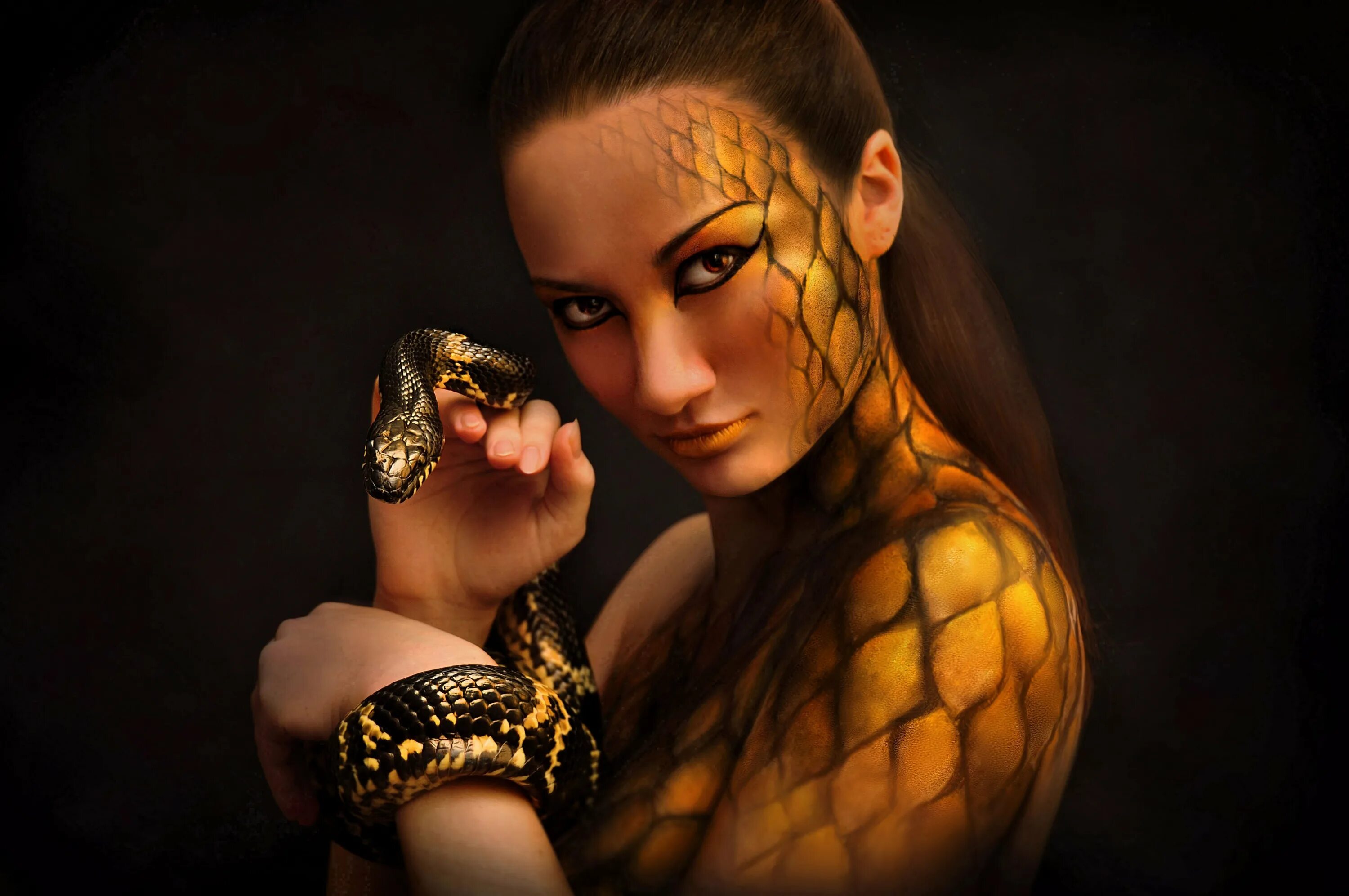 Reptile girl. Шахмаран Королева змей. Девушка змея. Девушка в чешуе. Девушка Кобра.