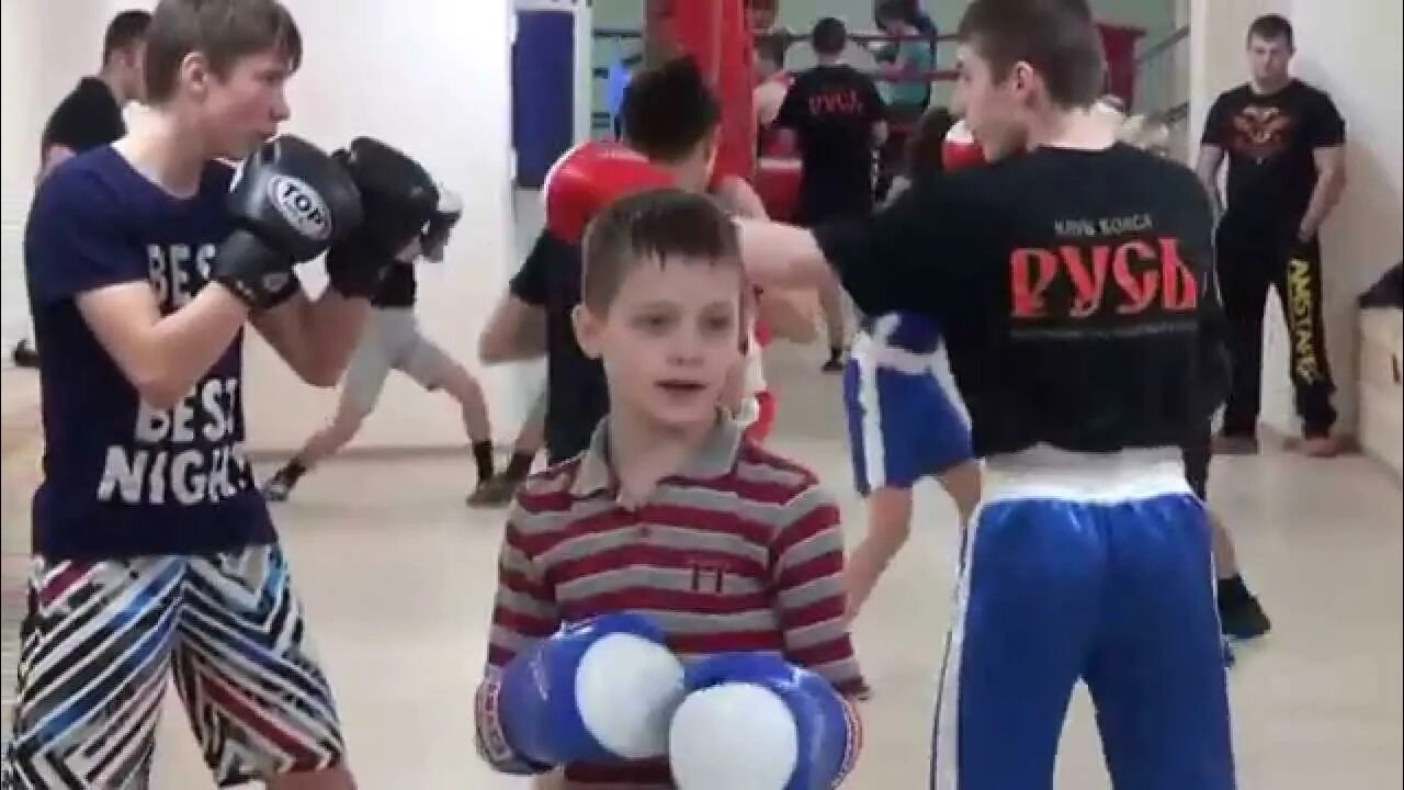 Клуб бокса русь на билимбаевской. Клуб бокса русь екатеринбург. Клуб бокса русь. Клуб бокса русь. Русь бокс екатеринбург трактористов.
