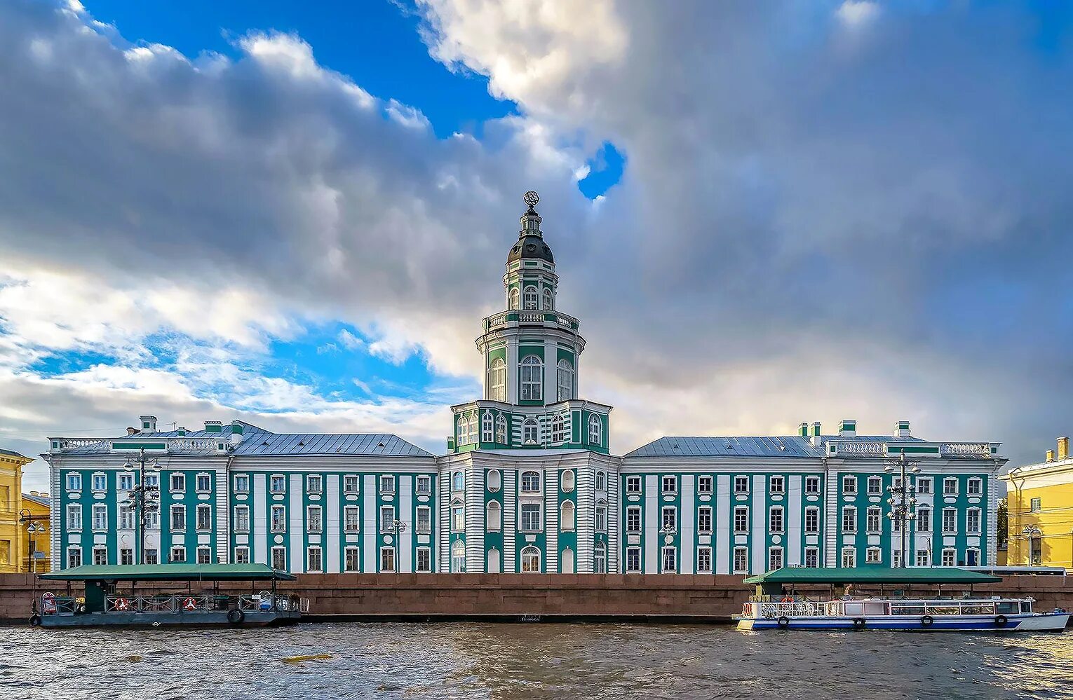 Спб первый. Музей Кунсткамера в Санкт-Петербурге. Музей антропологии и этнографии им Петра Великого Кунсткамера. Кунсткамера Архитектор Трезини. Васильевский остров Кунсткамера.