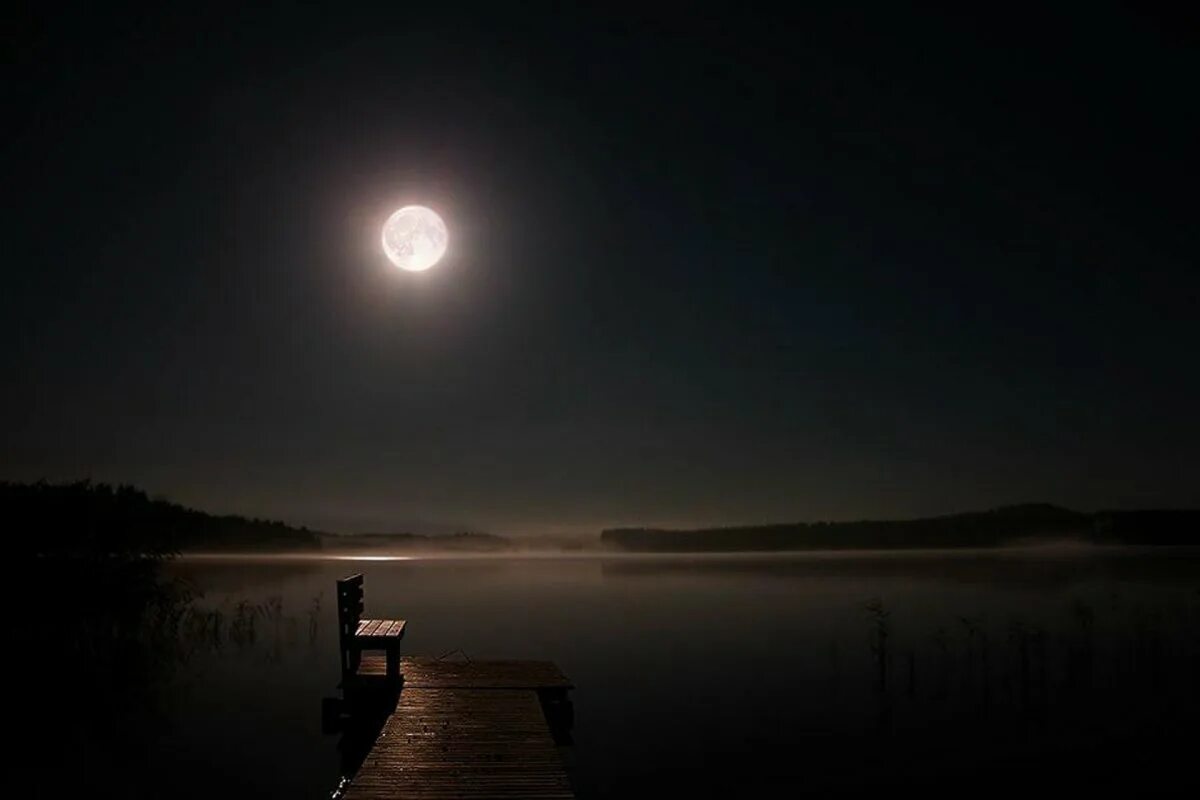 Лунная ночь. Ночное озеро. Озеро ночью. Летняя ночь.